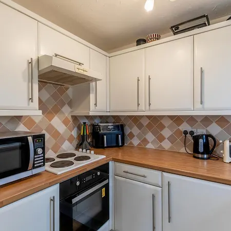 Chic Flat In Woolston: Nr Southampton City Centre Exterior photo