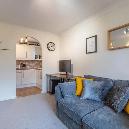 Chic Flat In Woolston: Nr Southampton City Centre Exterior photo