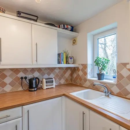 Chic Flat In Woolston: Nr Southampton City Centre Exterior photo