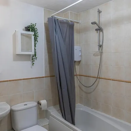 Chic Flat In Woolston: Nr Southampton City Centre Exterior photo