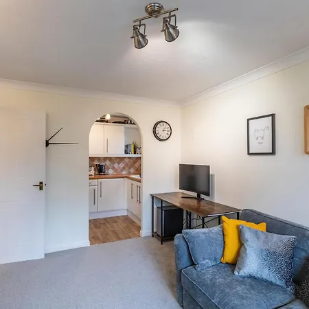 Chic Flat In Woolston: Nr Southampton City Centre Exterior photo