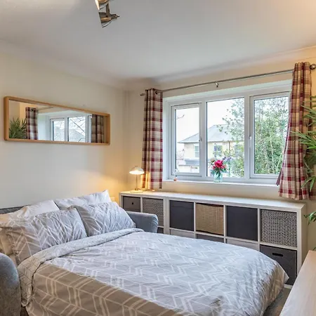 Chic Flat In Woolston: Nr Southampton City Centre Exterior photo