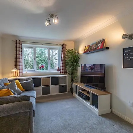 Chic Flat In Woolston: Nr Southampton City Centre Exterior photo