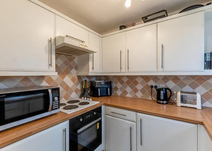 Chic Flat In Woolston: Nr Southampton City Centre
