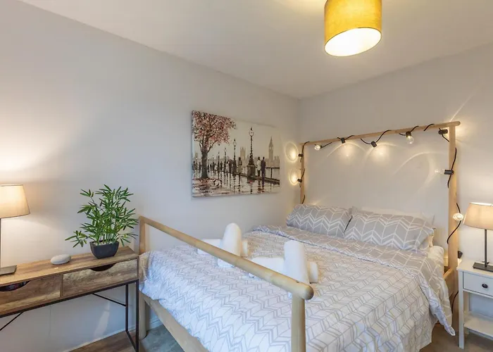 Chic Flat In Woolston: Nr Southampton City Centre
