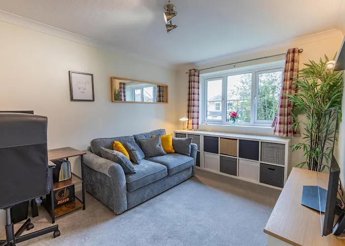 Chic Flat In Woolston: Nr Southampton City Centre