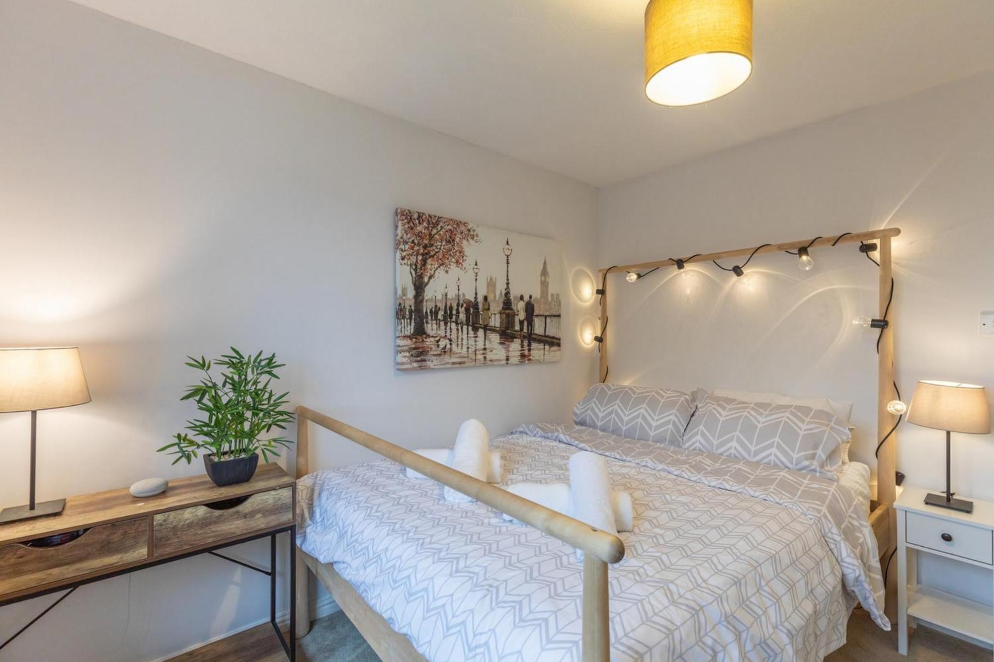 Chic Flat In Woolston: Nr Centre Apartment