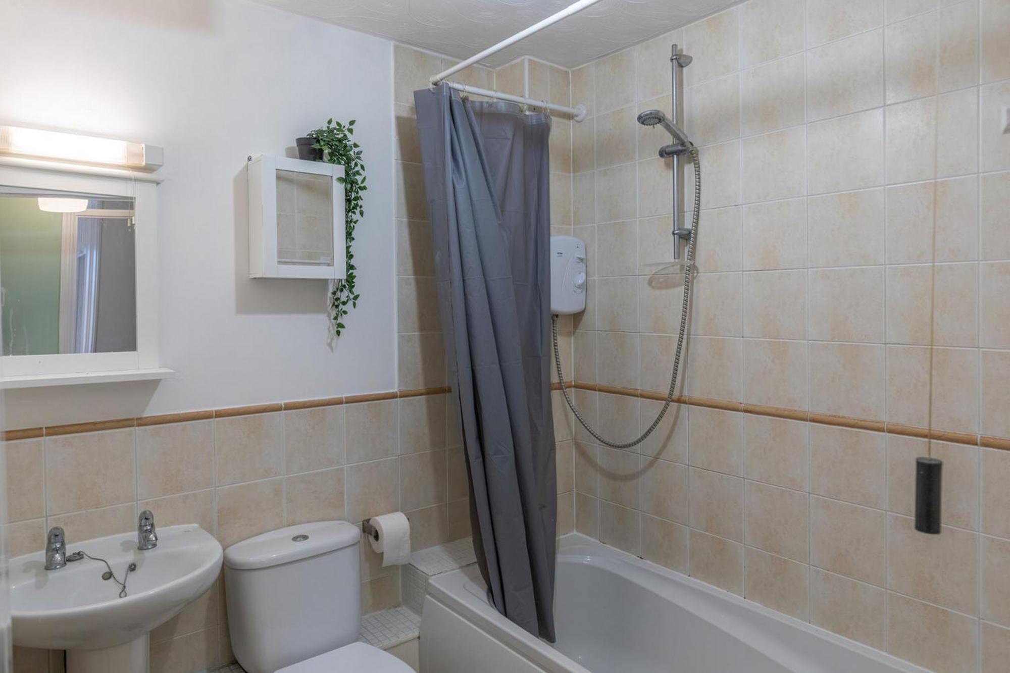 Chic Flat In Woolston: Nr Centre Apartment