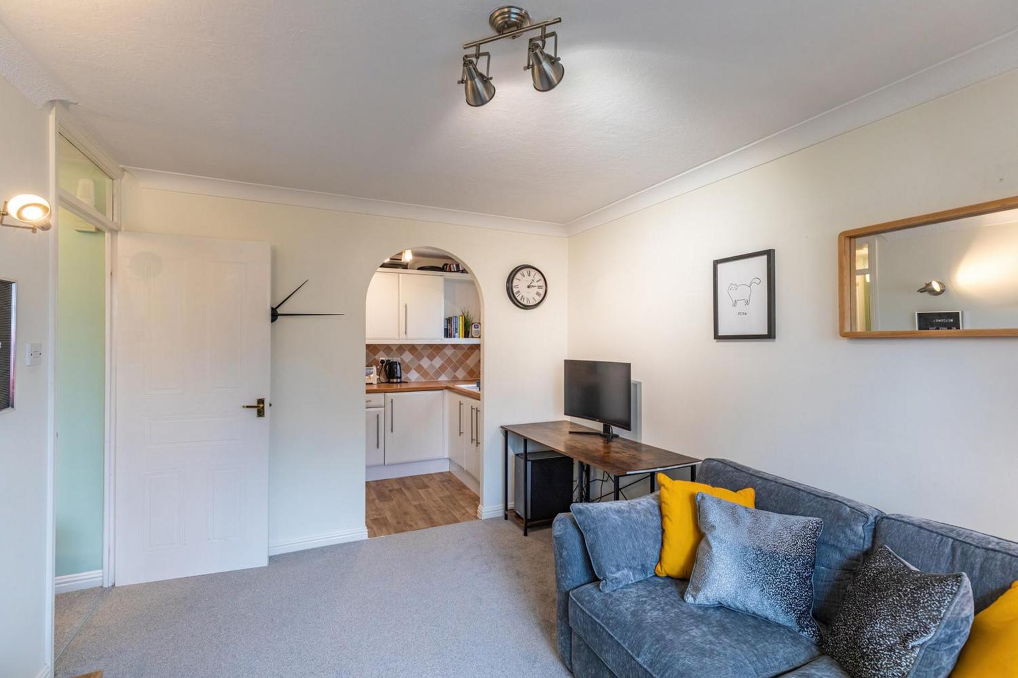 Chic Flat In Woolston: Nr Centre Southampton